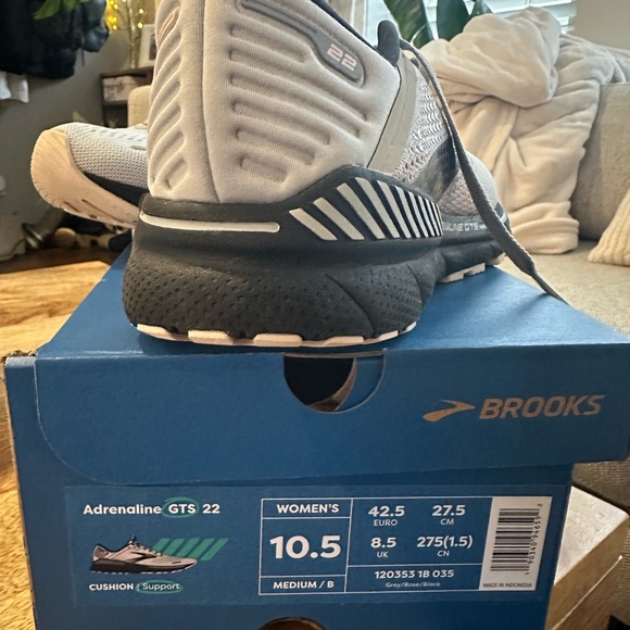 Brooks women’s adrenaline GTS 22 running shoes grey/rose/black size 10.5 - Picture 3 of 4